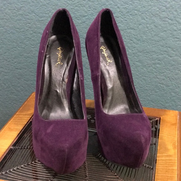 Qupid Heels Almond Toe Platform Classic Pumps - Picture 2 of 7